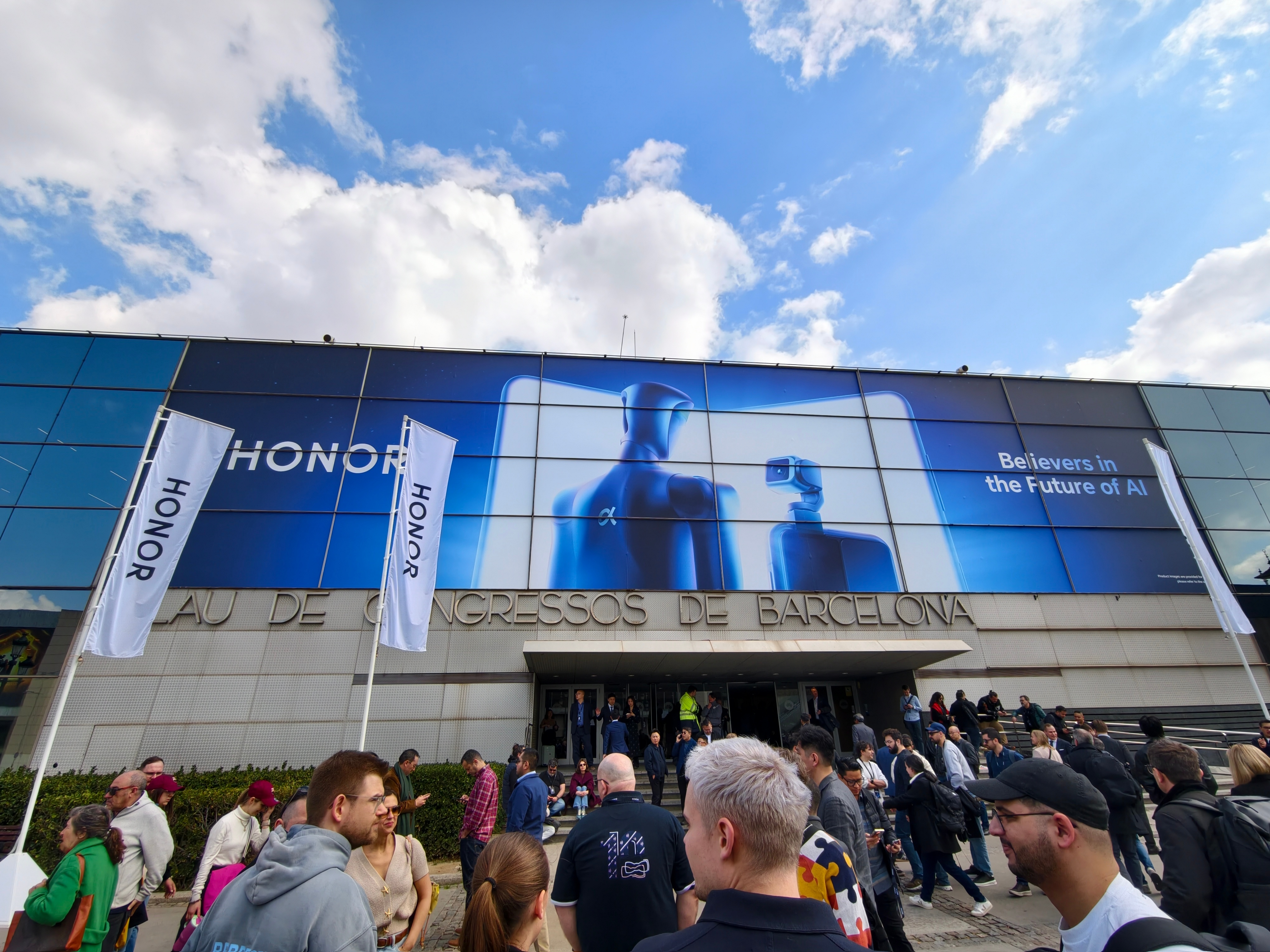 我来了，看样子除了新折叠屏荣耀Magic V6RobotPhone与荣耀人形机器