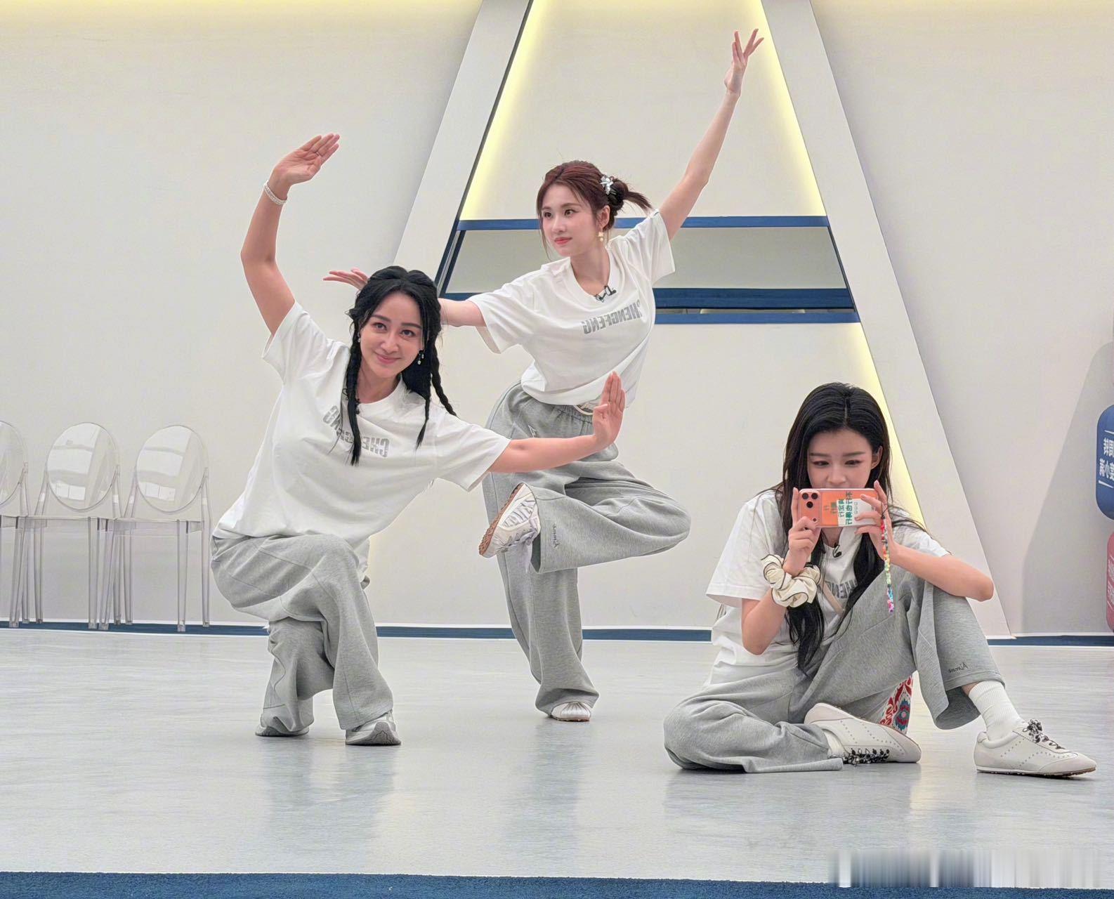 孙怡组真唱 真的被孙怡惊艳到，顶着麦粒肿还坚持真唱，一点不划水，乘风2026这个