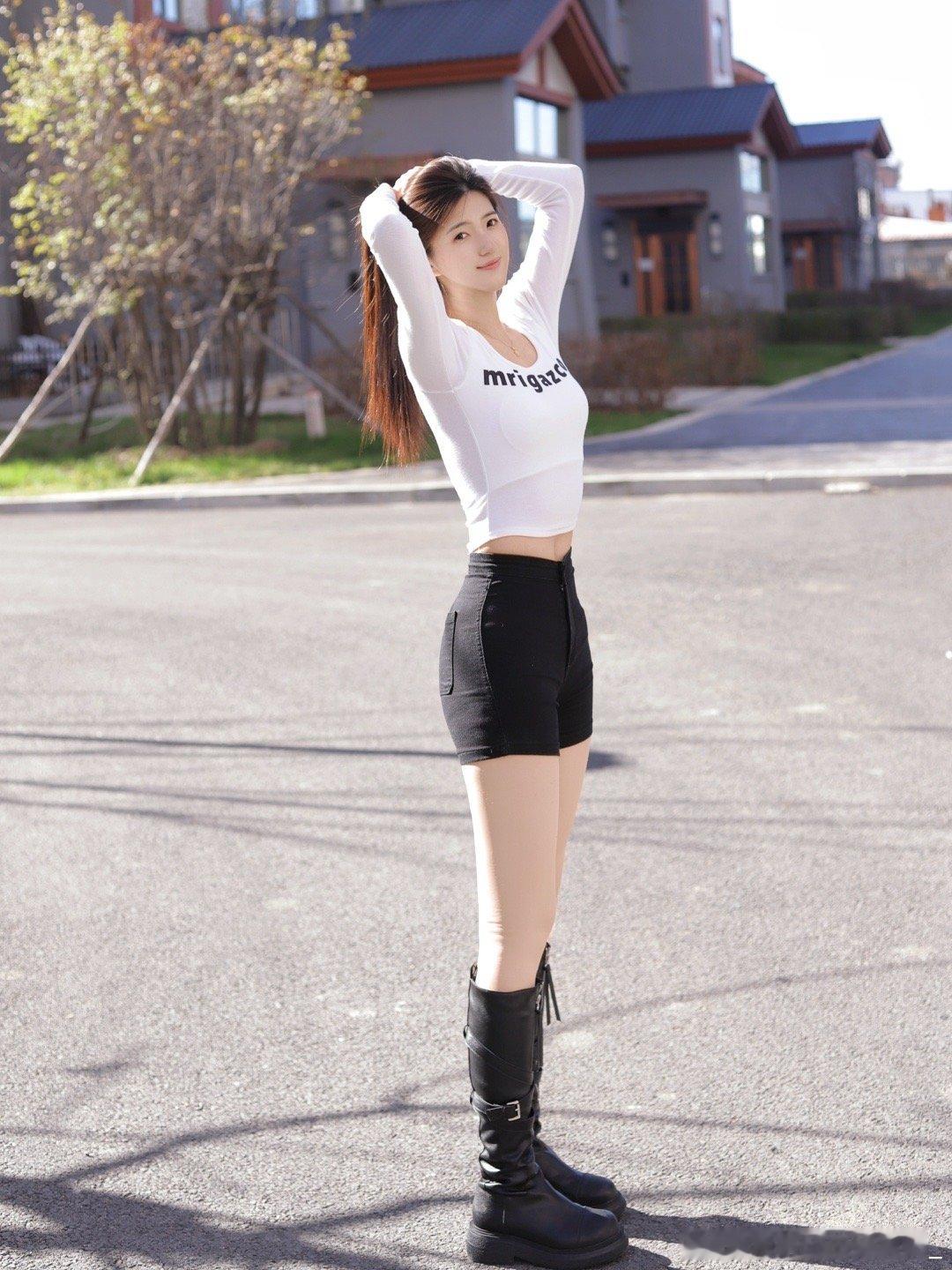 两个月前怎么胖成这样了