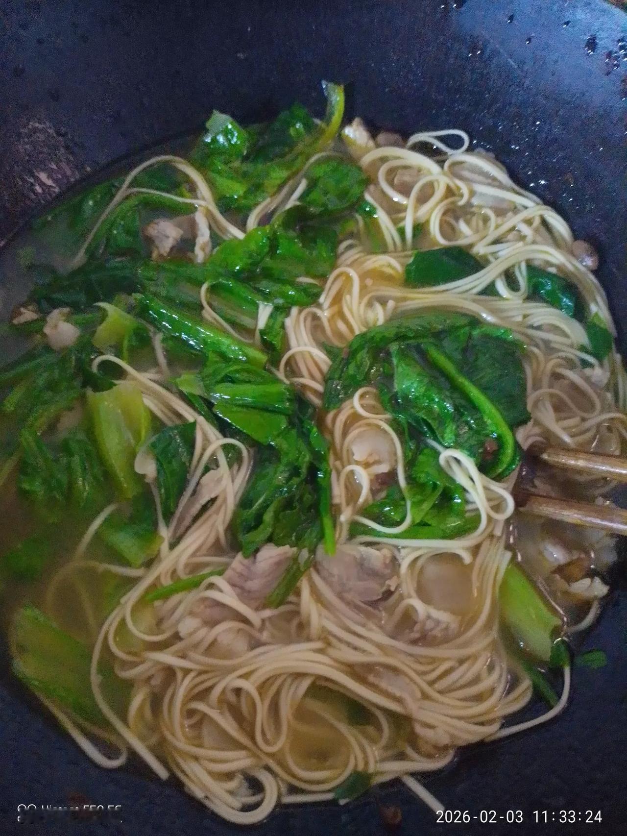 又吃面了，很多人炒股都很忌讳吃面，怕绿，我是百无禁忌，天天吃面，吃绿叶菜，股市该