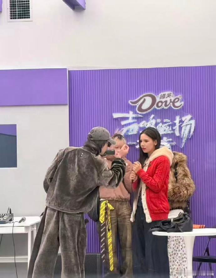 音综选手花式表白华晨宇 选手们的花式表白太暖心了！扫楼直播中大家分享华晨宇的暖心