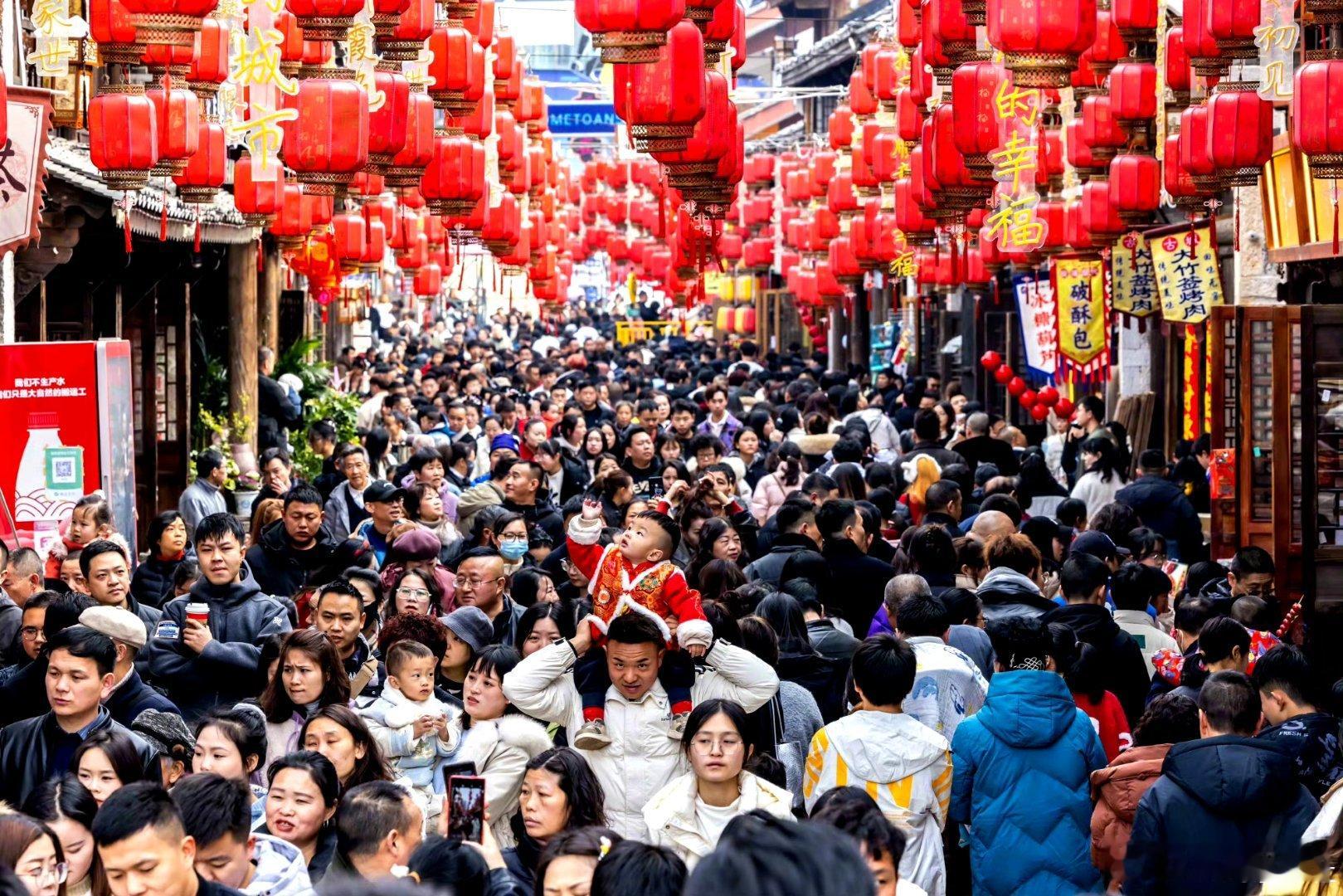 【 多地春节现人人人人人场面 】新春佳节，全国多地景区、商圈出现 人人人人人你人