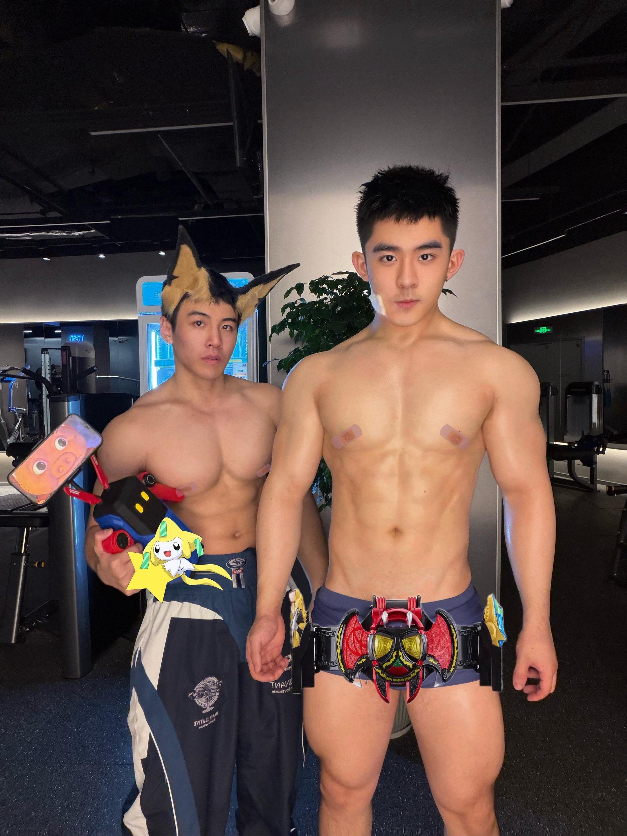 是哪个甲面超人来健身房“游泳”🏊。