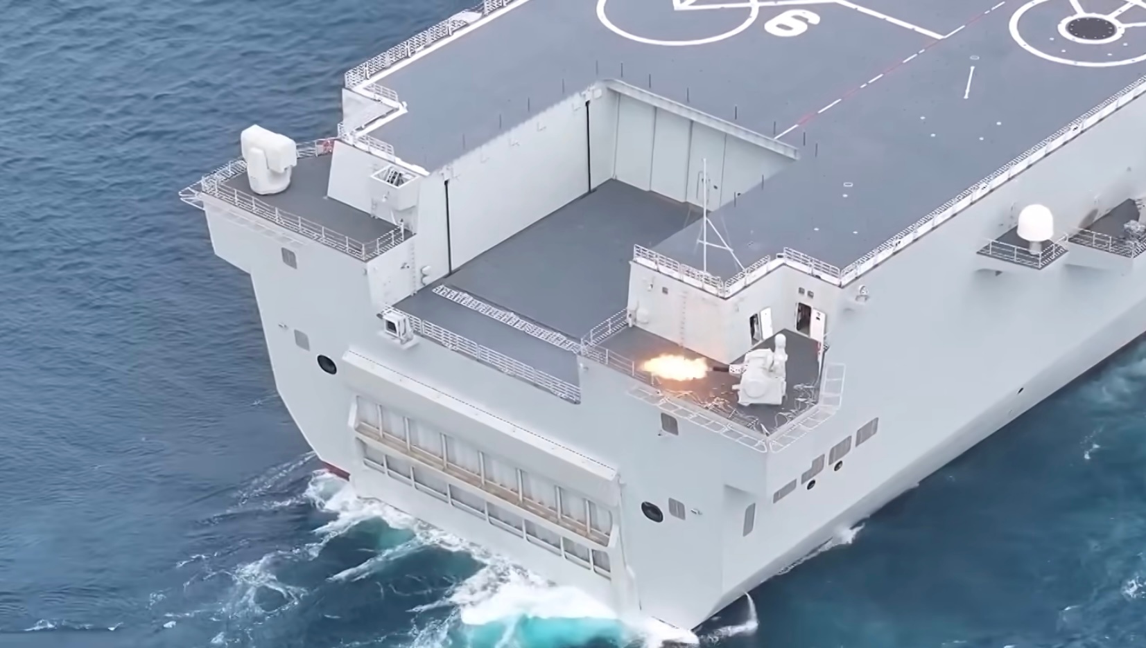 从右舷往左舷打 