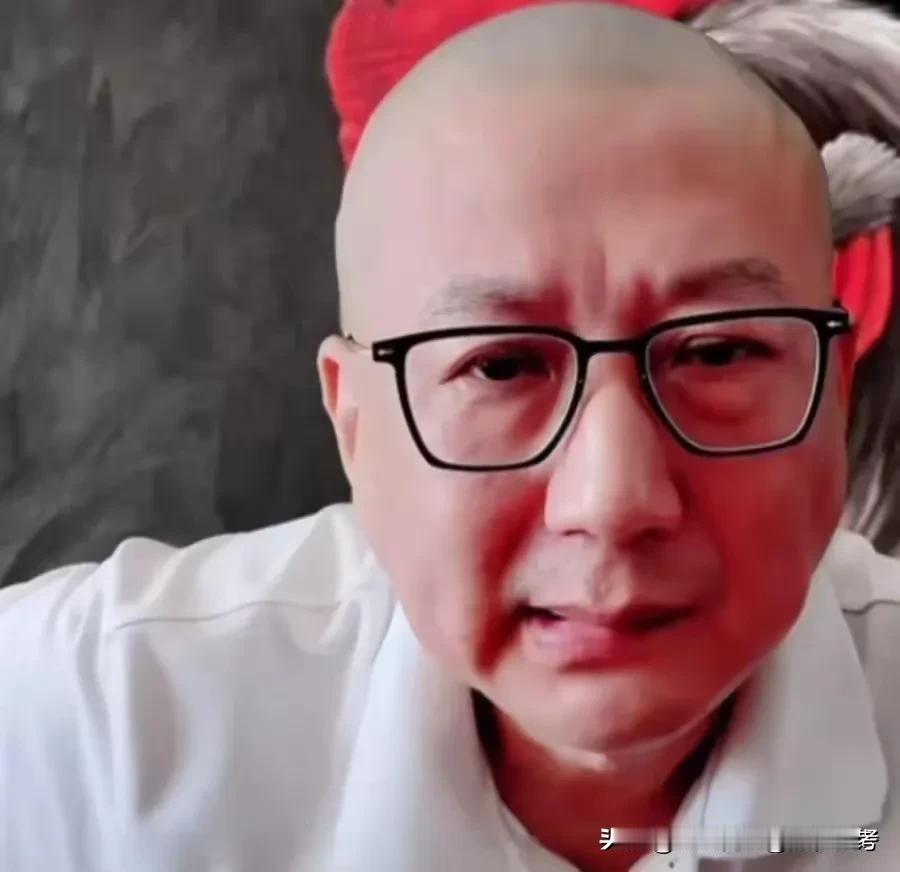 对老汪这样的大人物究竟该怎样评价呢？有人说，不怕老汪人说坏话，就怕他这人里整天挑