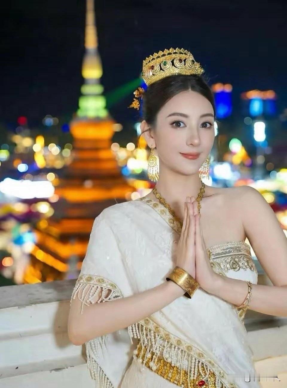 郭富城和方媛差多少岁？这细节藏得也太深了！
 
不扒不知道，一扒吓一跳！郭富城和