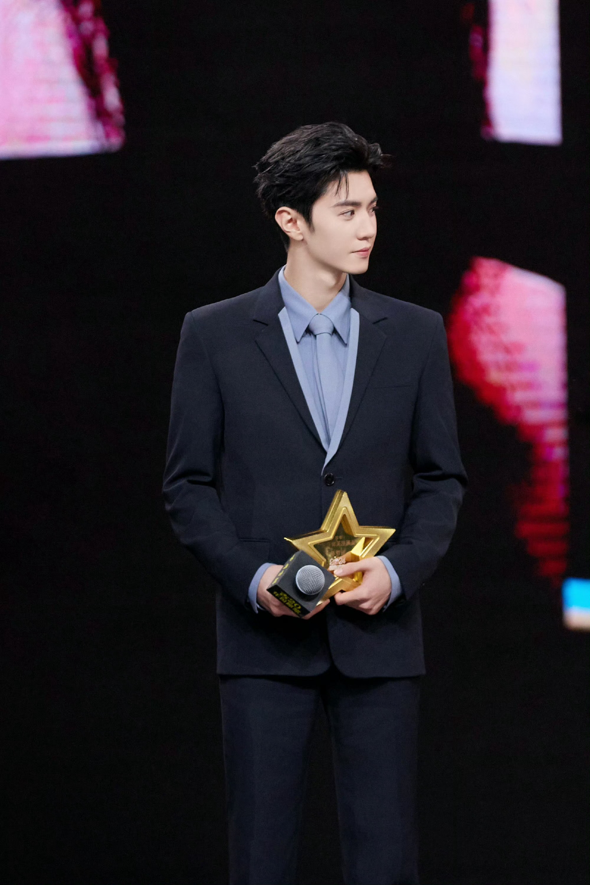 哈哈哈陈哲远否认微博之夜有表演：没有 别闹！期待红毯了 