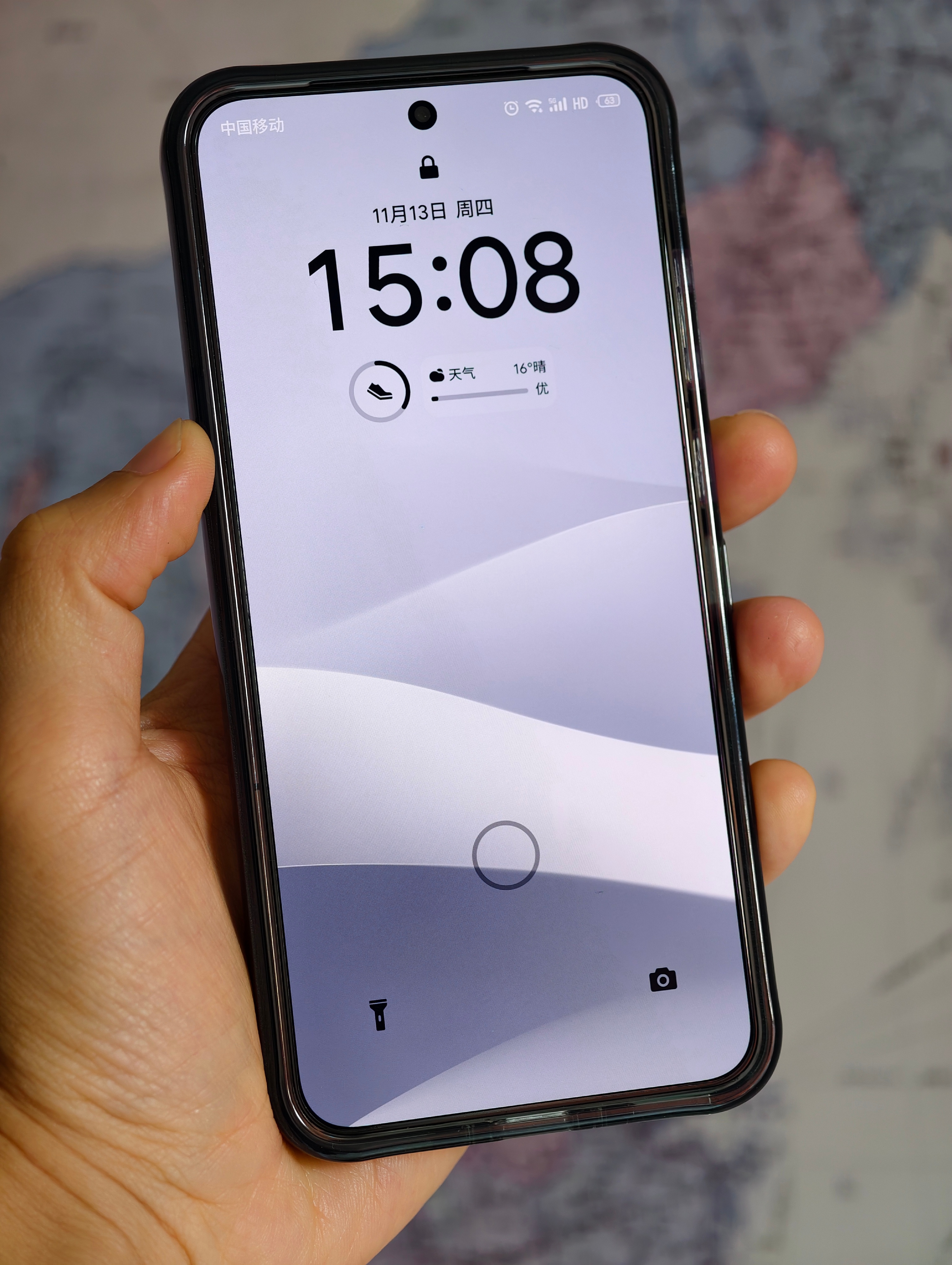 能看出贴了膜吗？老爆家这个AR增透膜确实有点东西哈：高透，高硬度，我拿指甲刮了几