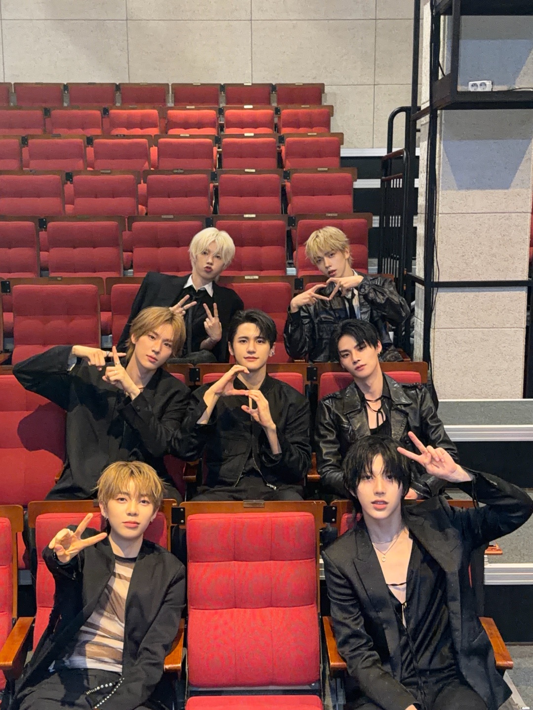 [📷]今日8TURN_260721那是一个连恐惧都转化为爱的时刻❣️让我们也用