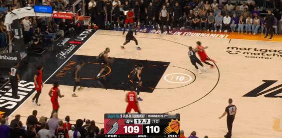 开拓者真神！阿夫迪亚关键2+1带走比赛！
在今天NBA附加赛开拓者对阵太阳的第四