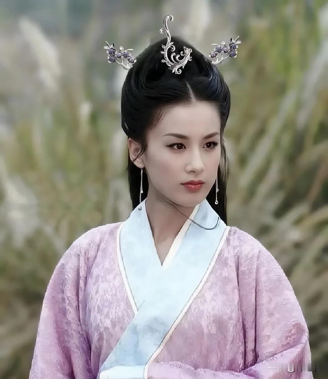 黄圣依如果不受杨子压制多年，处处管制她，推掉递给她的好剧本，只想让她赚快钱的话，