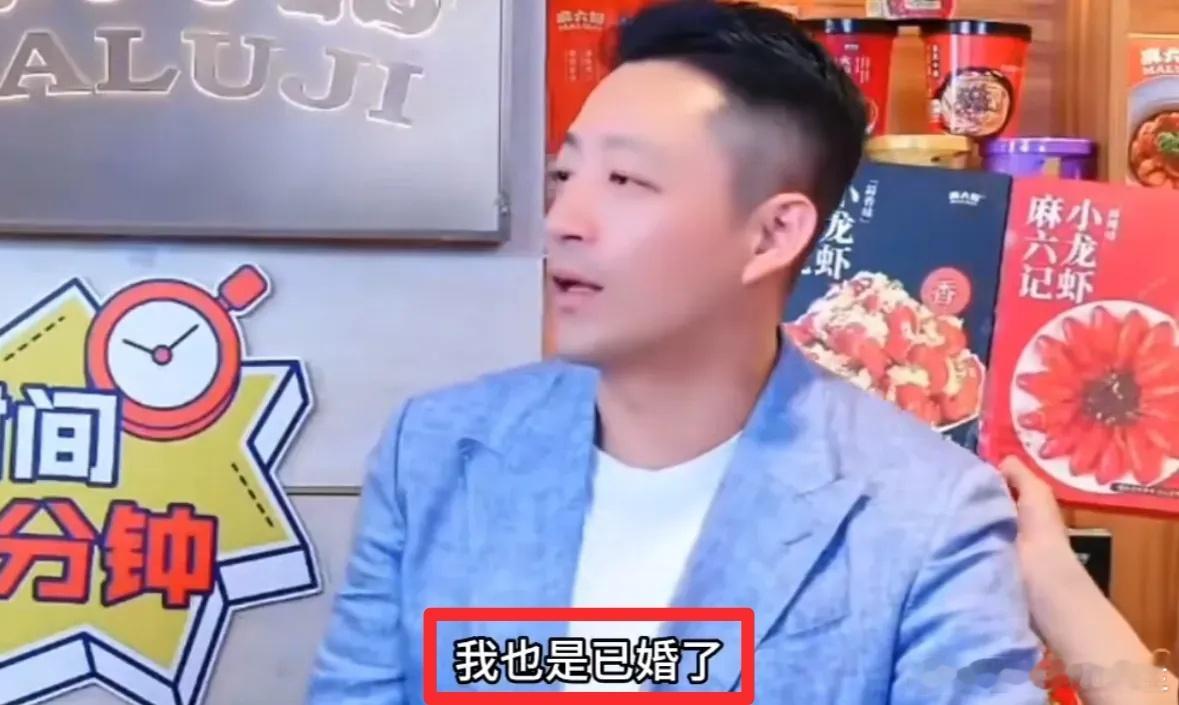 汪小菲宣布将与未婚妻马筱梅领证结婚。汪小菲：“从下礼拜开始，我也是已婚了”，说完