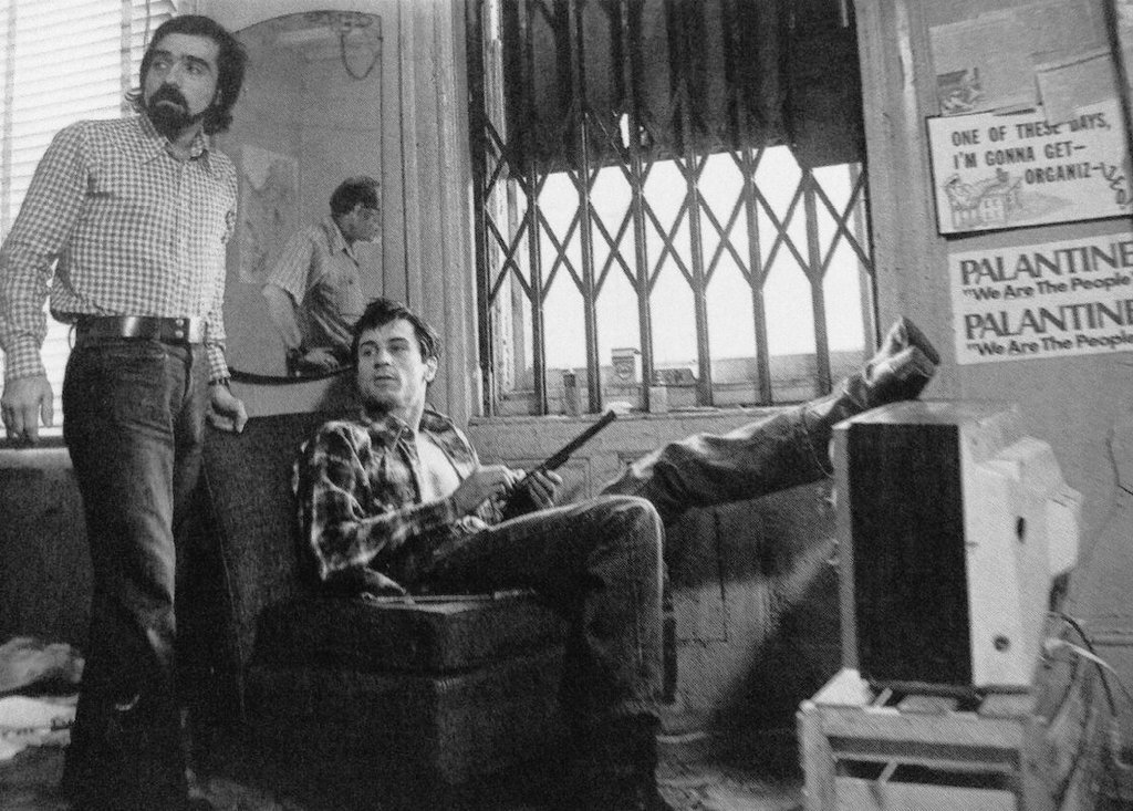 马丁·斯科塞斯与罗伯特·德尼罗在《出租车司机》（1976）幕后片场的留影