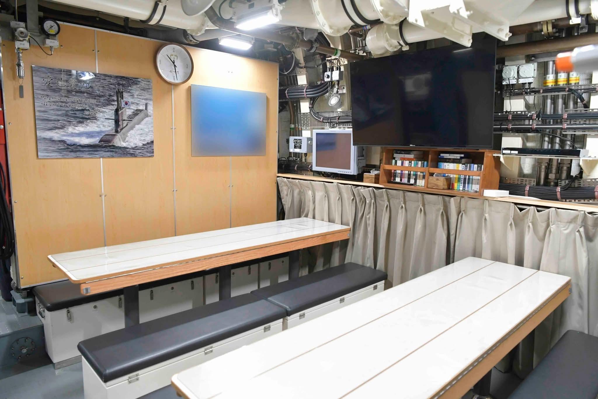 韩国海军KSS-III“安昌浩”级常规动力潜艇首艇“岛山安昌浩”号(SS-083