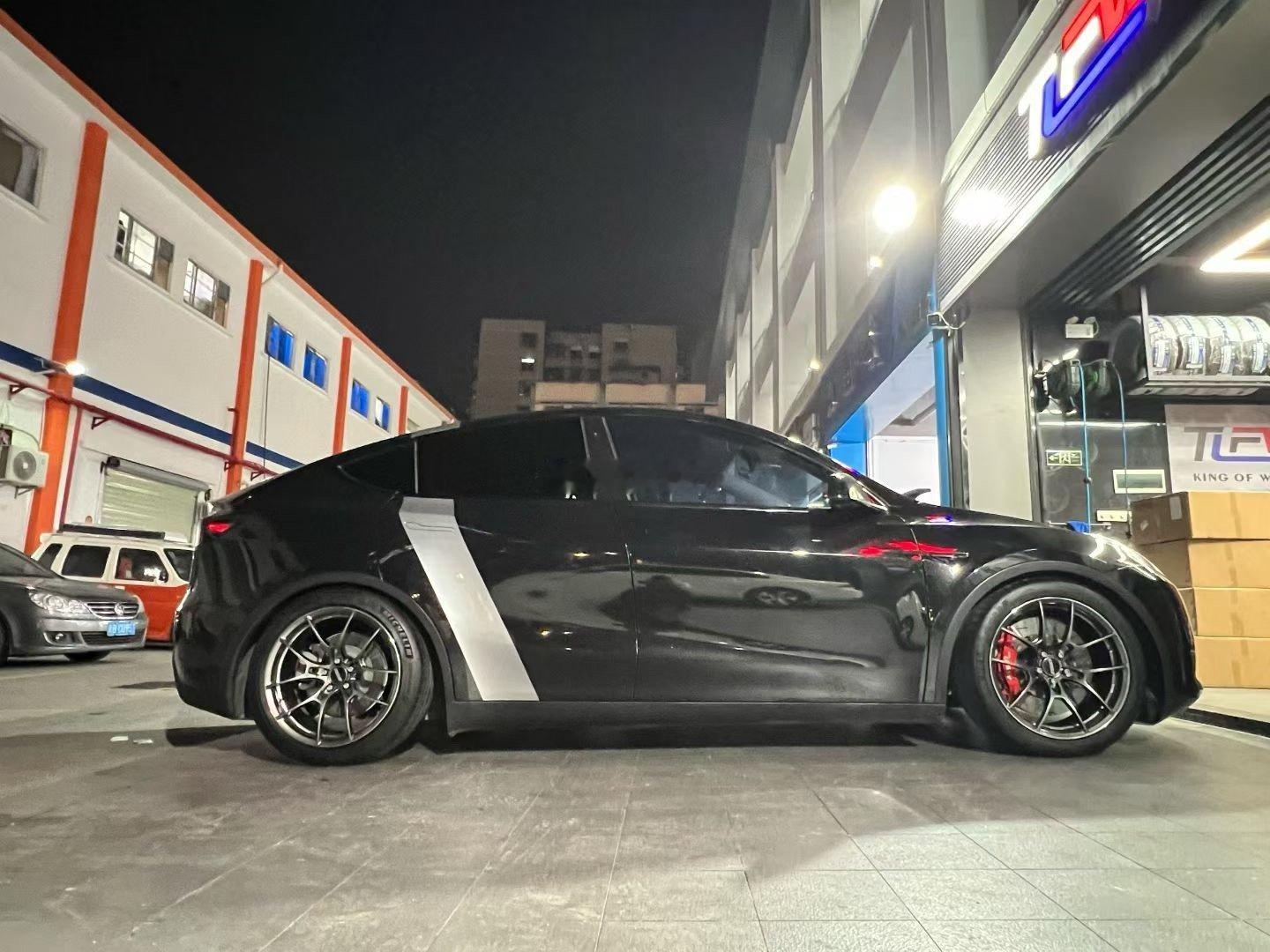 特斯拉Y 升级20寸日本Rays G025 完工意大利🇮🇹科吉动平衡 