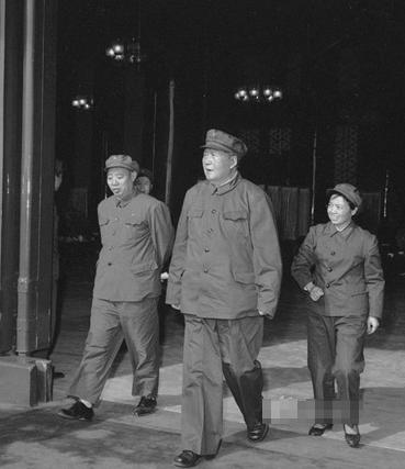听到一位老中医对毛泽东时代的评价，很有感触，他说：毛泽东时代他的个人生活、工作的