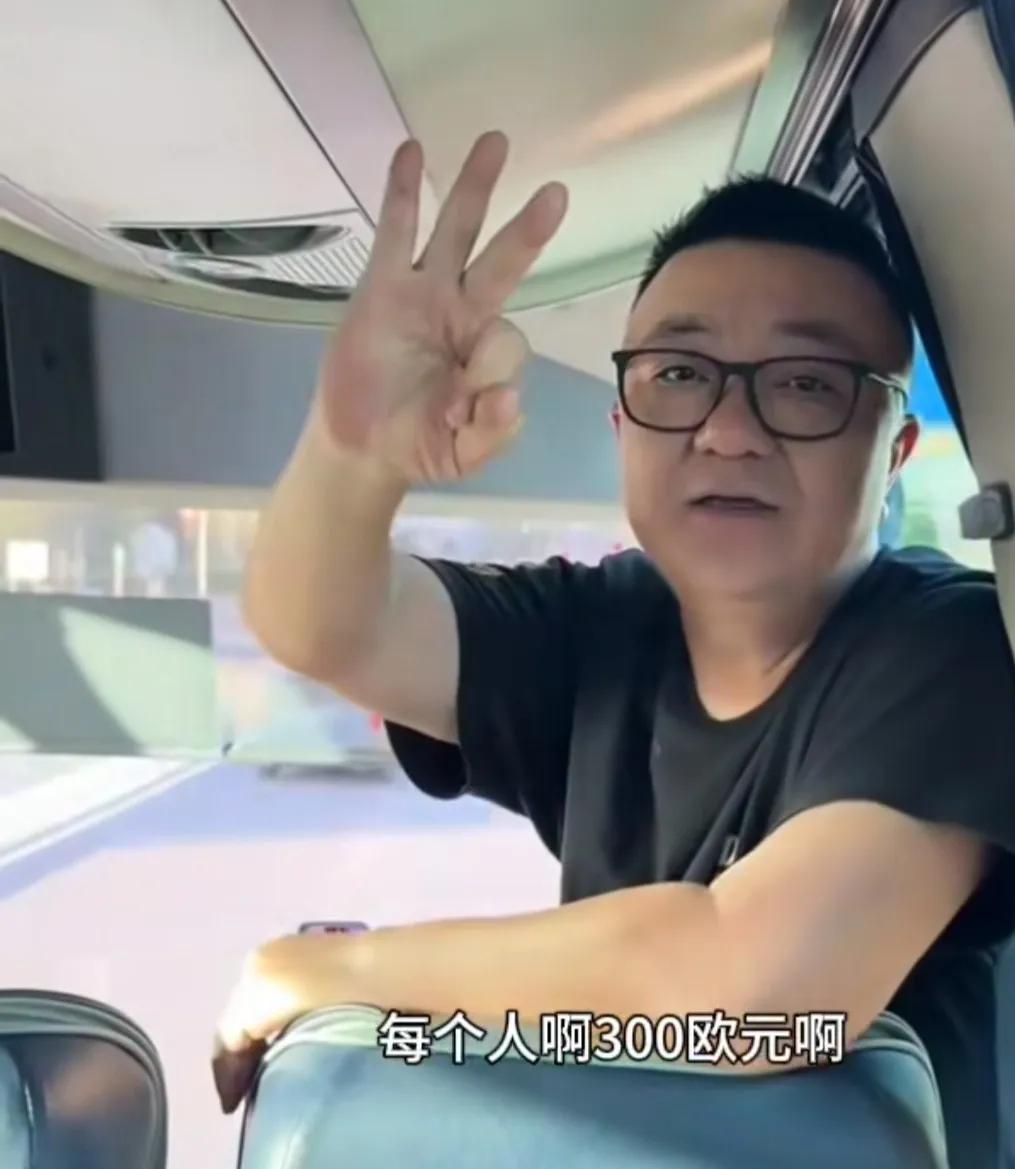战平巴萨，现场宣布每人发三百欧元奖金！看把小孩们乐的[捂脸][捂脸][捂脸][赞