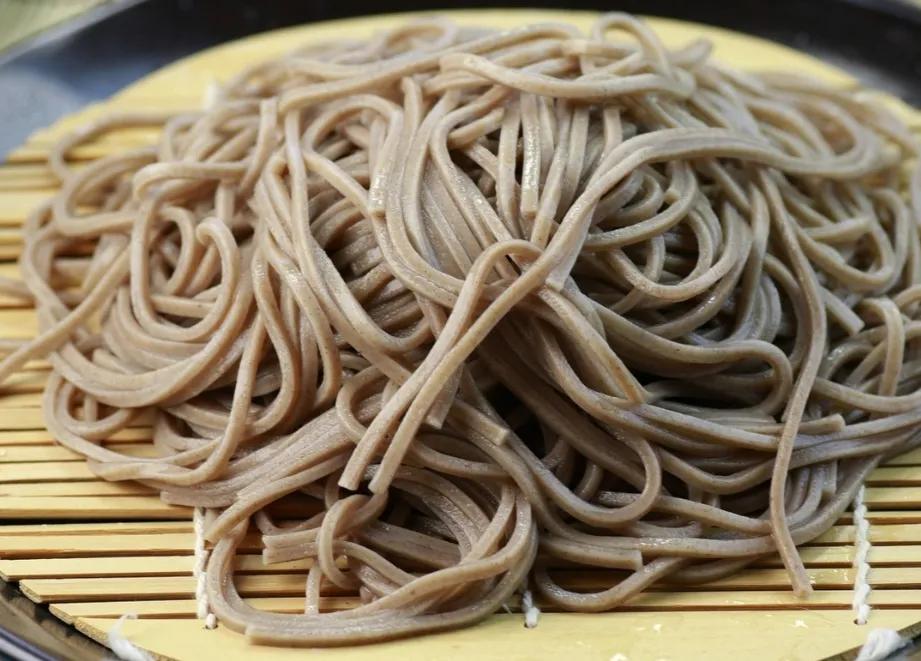 三伏天，建议男人：不管有钱没钱，吃好一面，喝好二酒，一生平安顺遂。


现在是三
