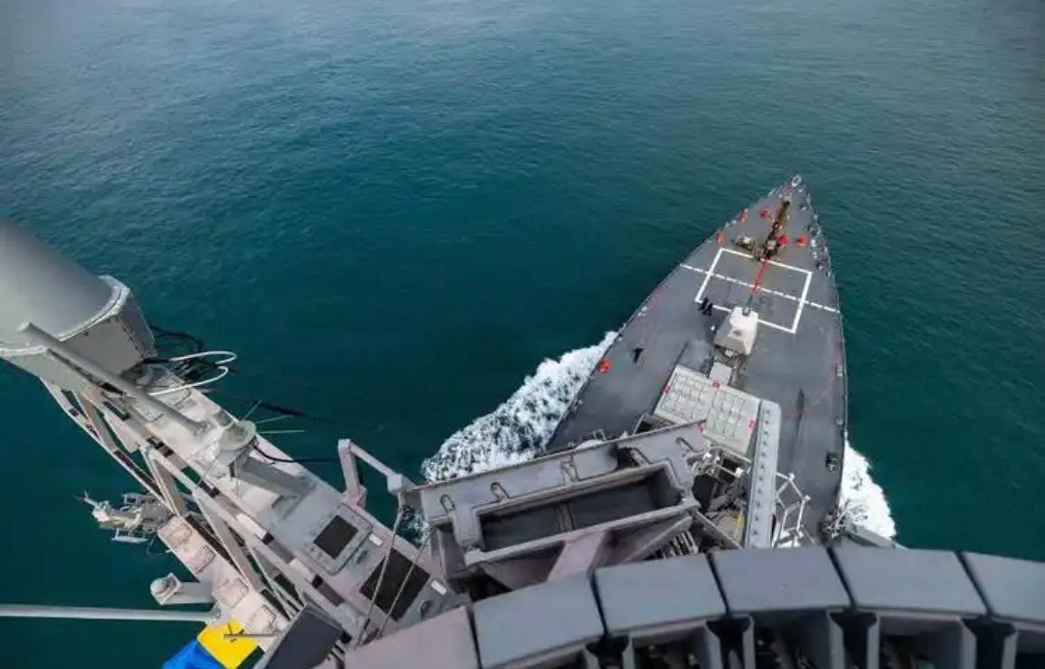 特朗普把我们全骗了！炸高官、轰伊朗、逼谈判，全是铺垫，目的只有一个：把驱逐舰钉进