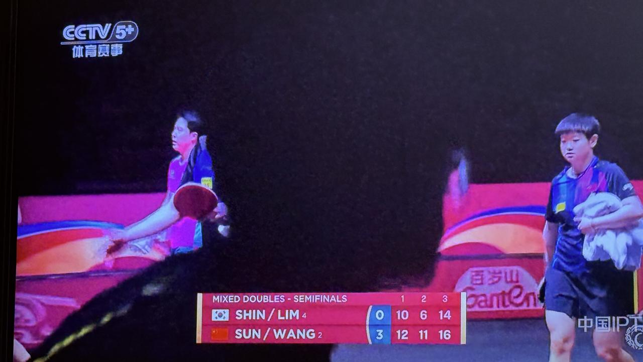 半决赛莎头组合以3：0赢了韩国申林组合，第三局比分打到16：14真是不容易，明天