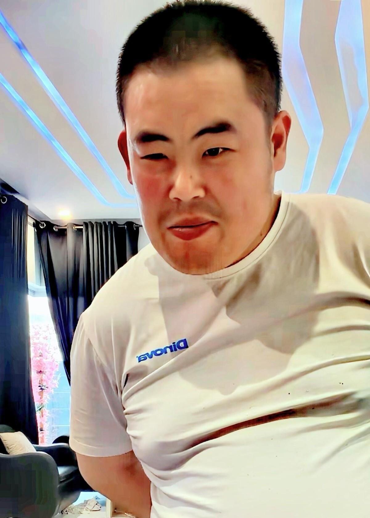 陆游和媳妇这次真出名了，连大使馆都知道他俩了！
面签当天，使馆工作人员直接说看过
