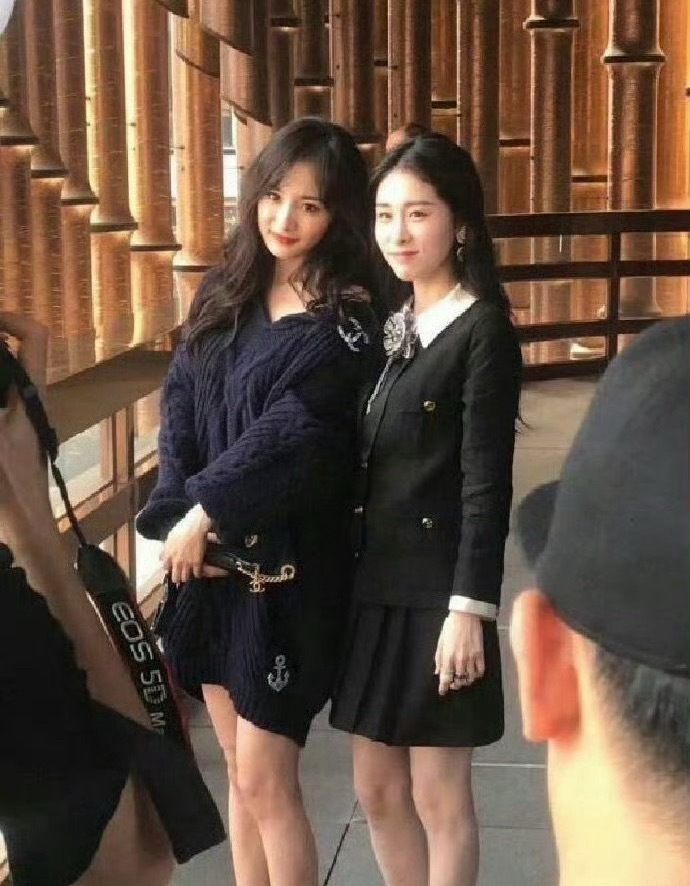 现在才明白杨幂以前为什么叫杨不修了，拍出的生图根本不用p 