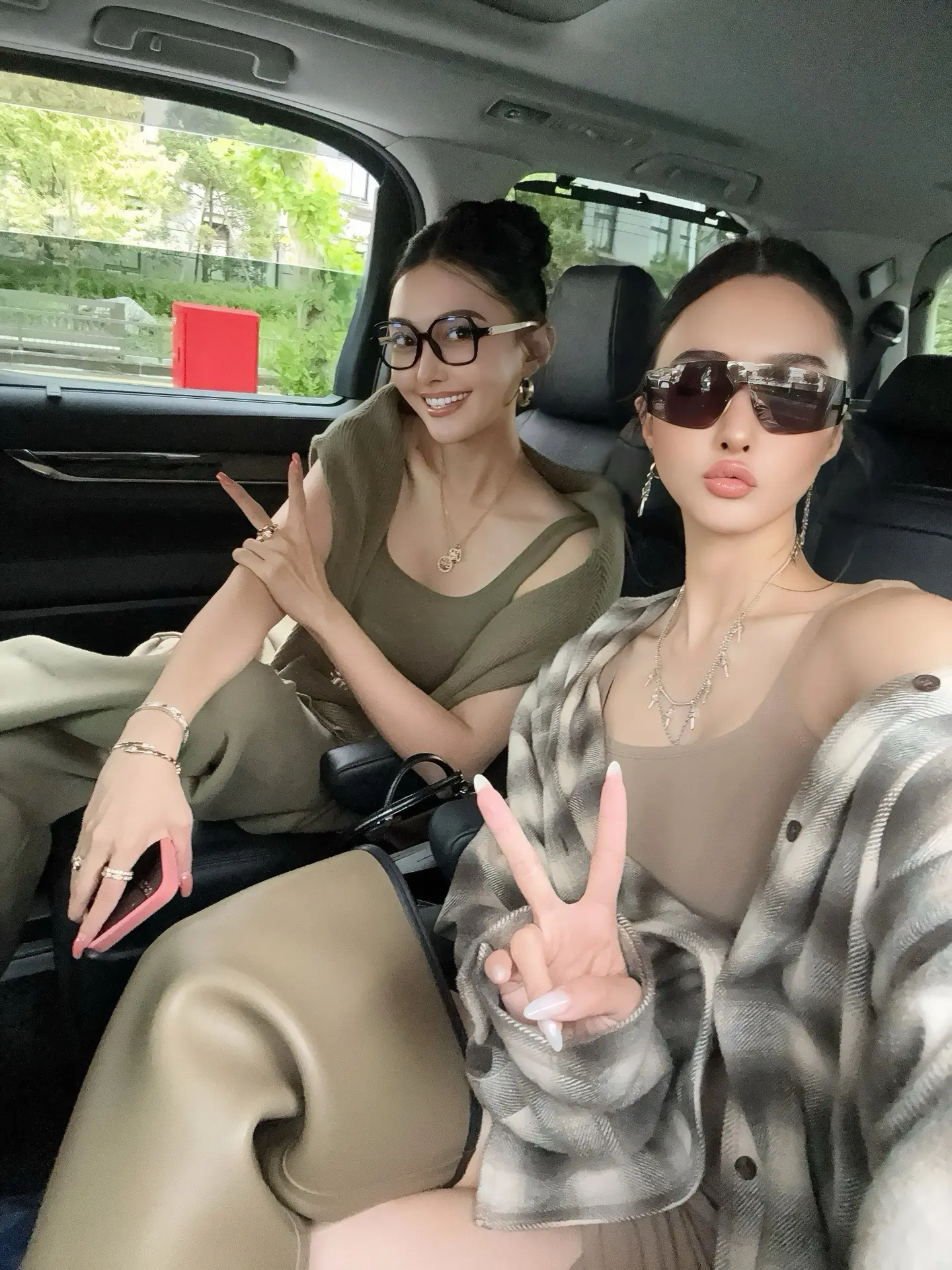 姐妹合照。  好穿的、舒服的、时髦的OOTD