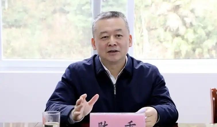 中交集团副总经理陈重2024年年薪79.48万元，社会保险等单位缴纳部分26.9