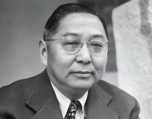 作为孙中山唯一的儿子孙科，此人脾气特别大，靠着他爹作威作福，曾经暴打过胡汉民被孙
