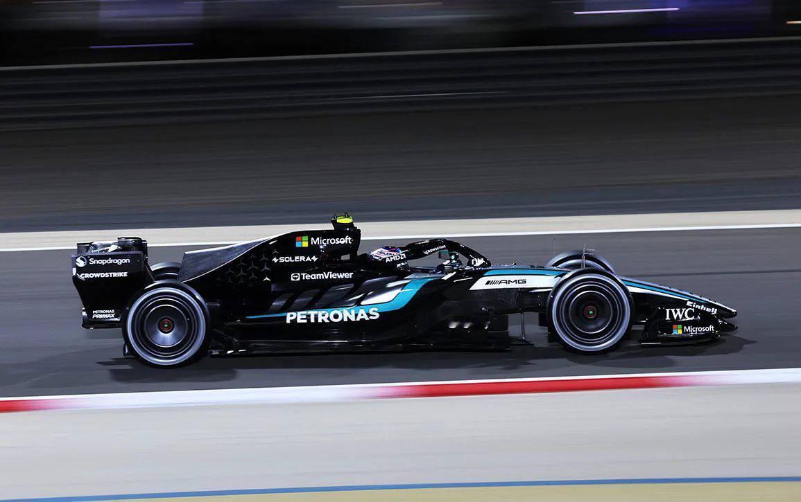 安东内利1:33.900超越队友拉塞尔上午创造的最快单圈随后又提升至1:33.6