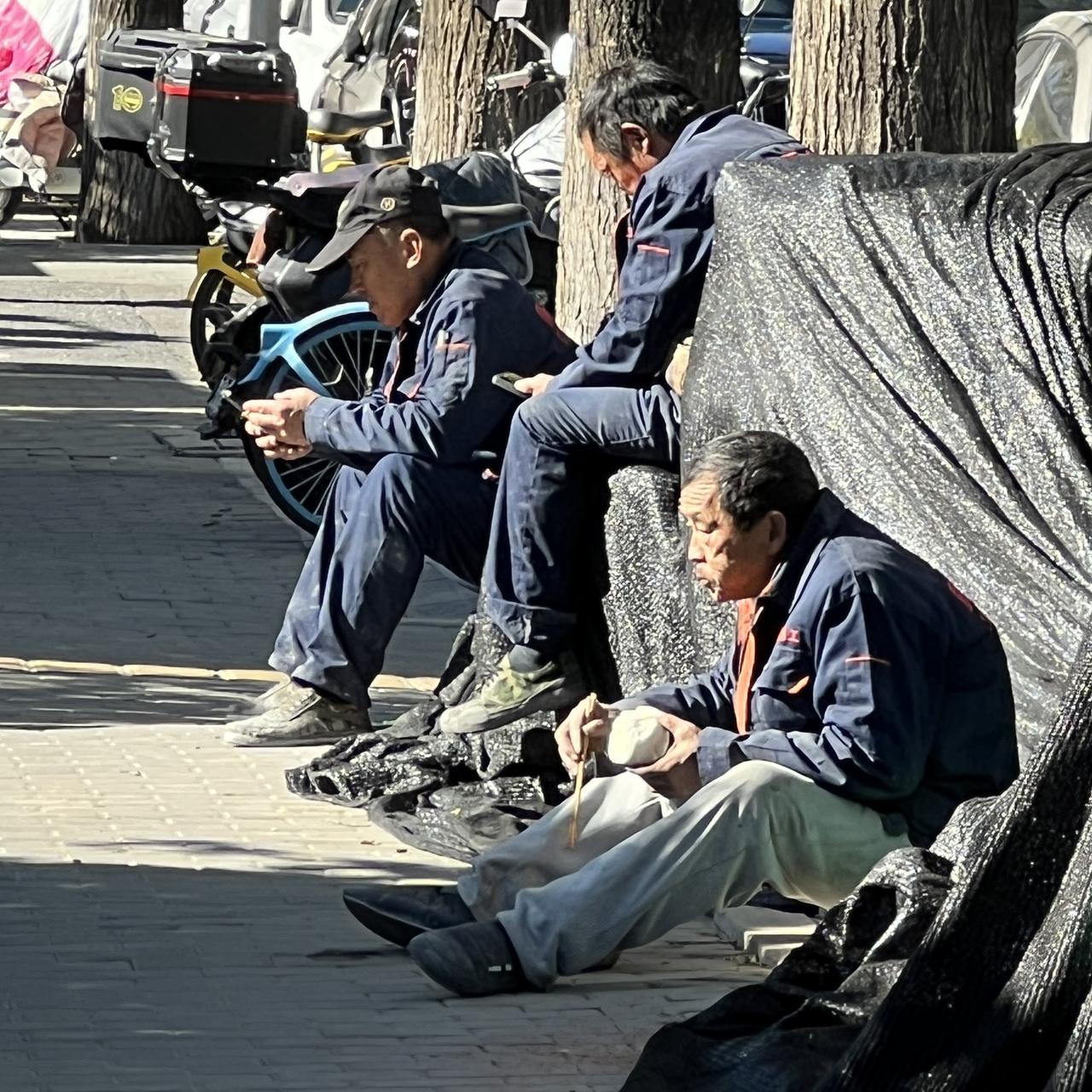 风卷凉馒头 咸菜就汗咽