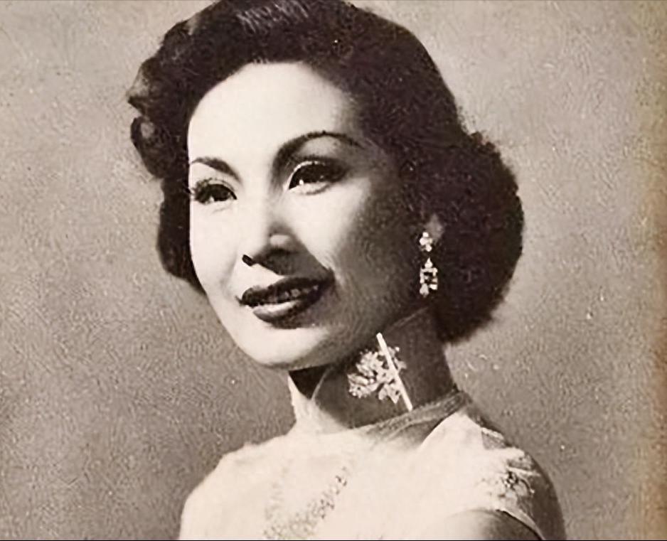 她曾是中国最美的女人！五位总统追求她，她却隐居农村守寡，死后葬在八宝山！
 
1