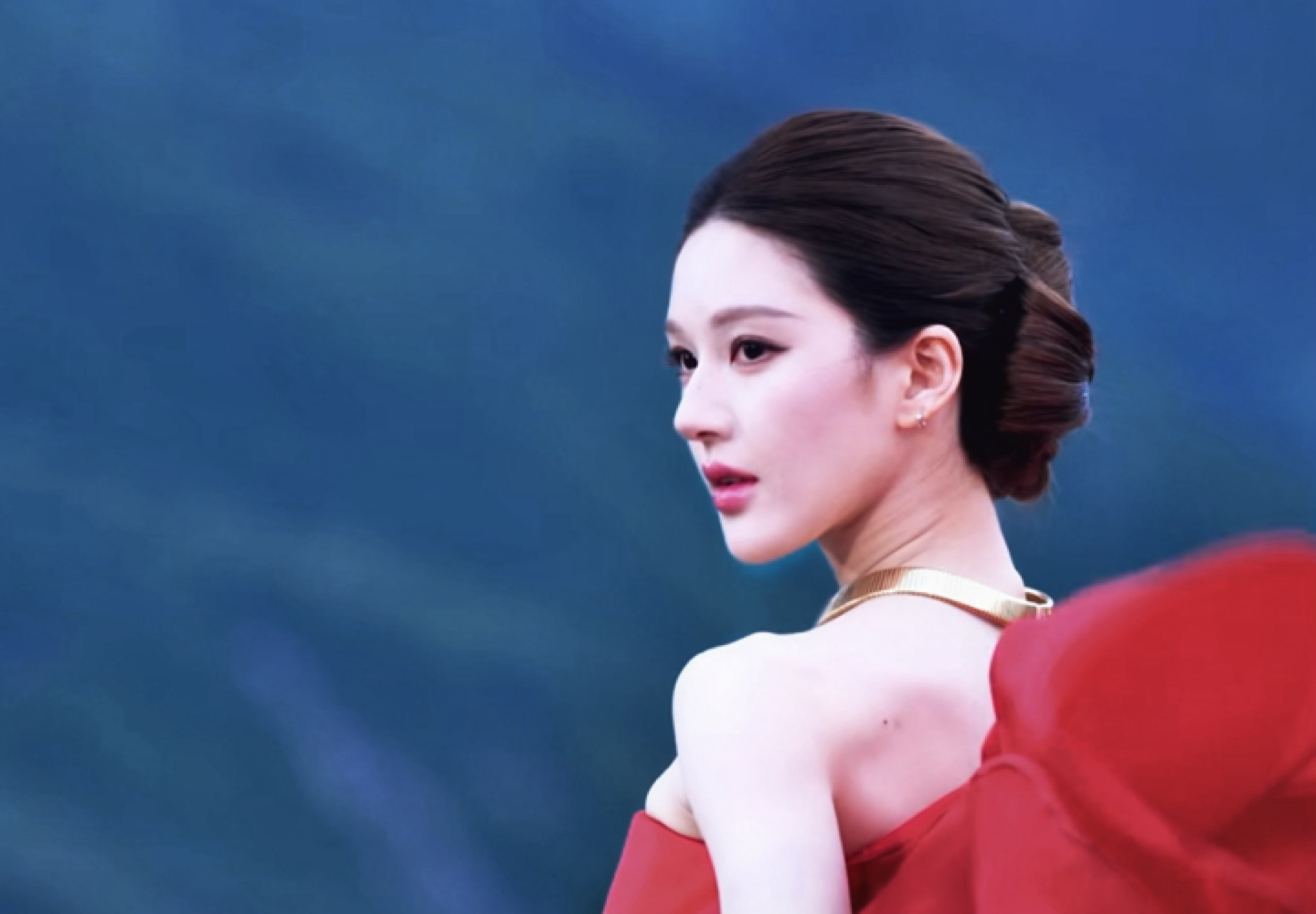 露思女王登基👑vogue红毯直播