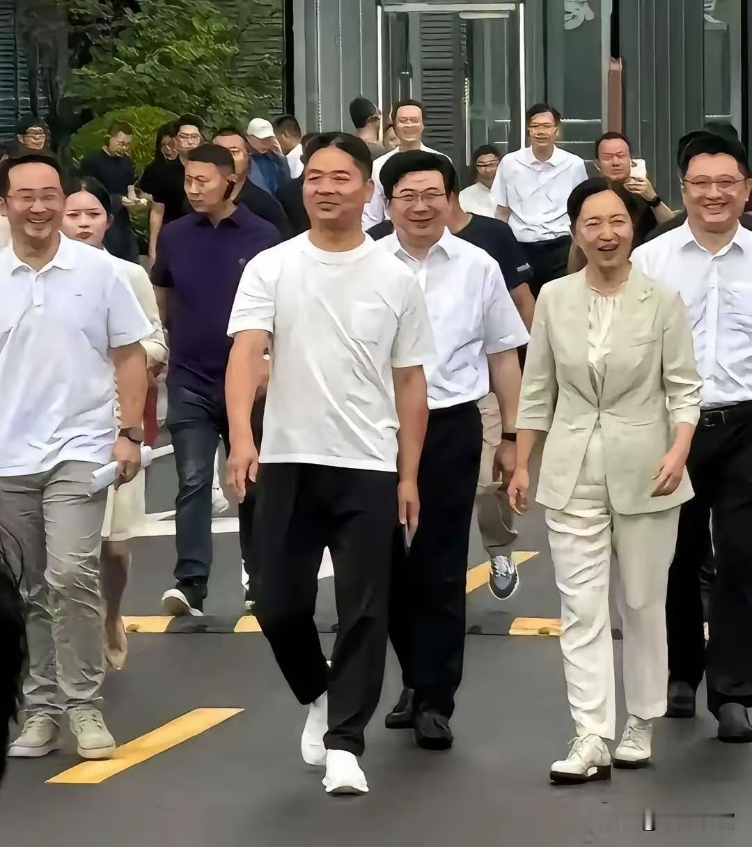 项羽出来了没好意思回去，东哥不仅回去了还带好了当地百姓[赞]