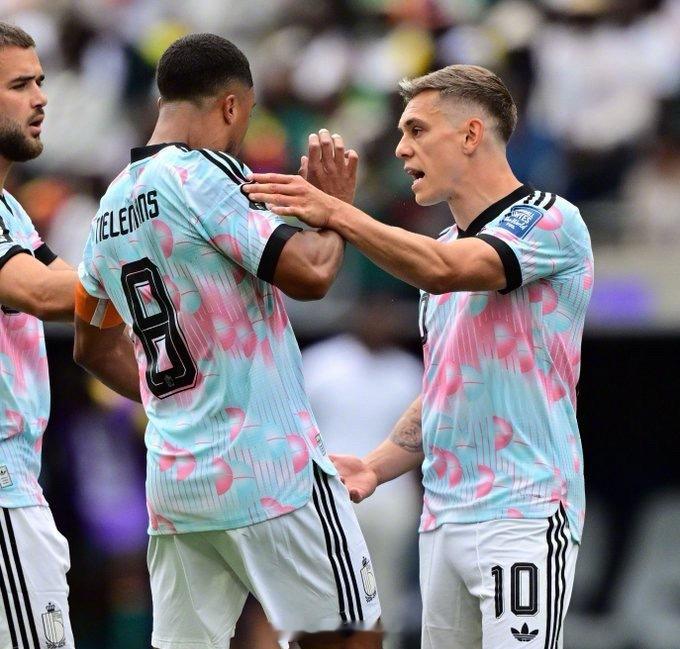 2026年美加墨世界杯1/16决赛，比利时在0-2落后、队内爆发公开争吵的绝境下
