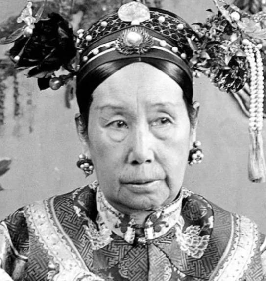 1900年，慈禧太后逃难到西安，连口热乎饭都吃不上。这时候，一个陕西女人连夜赶了