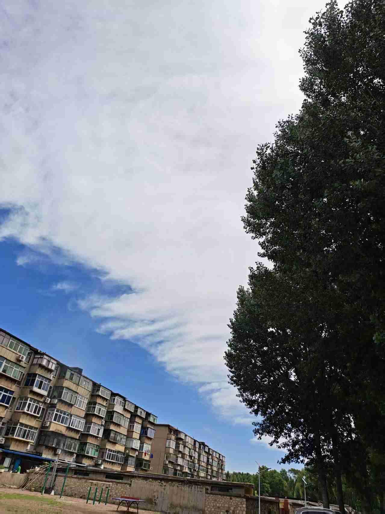 我的今日状态：😁轻松愉快
我这里的天气：🌤️多云
上联：岁月无痕悄悄过，求下