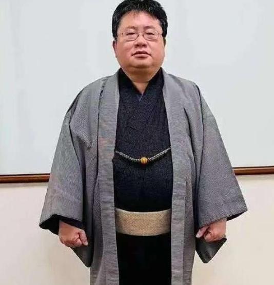 高市早苗疯狂反华，背后竟是两个中国败类在出谋划策？为高市早苗出谋划策的两个中国败