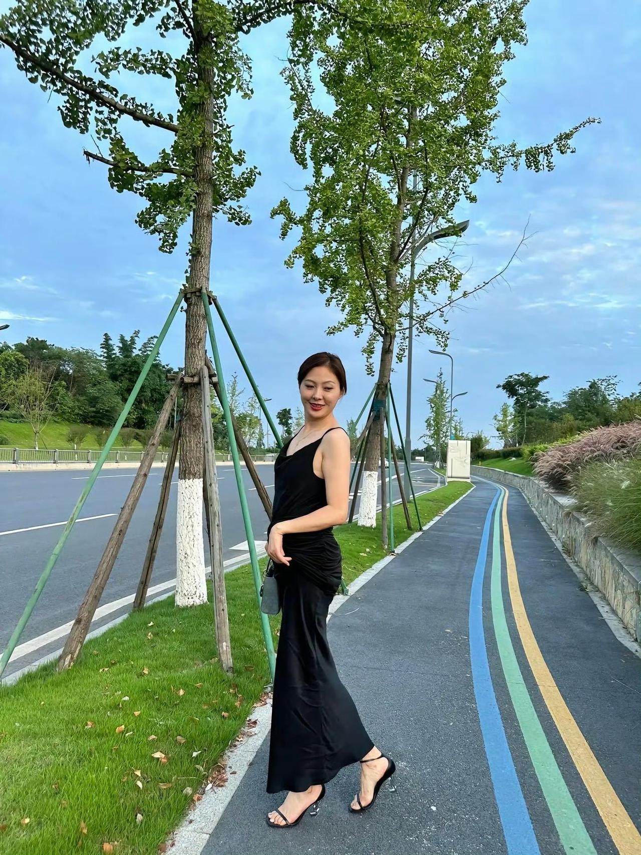 和她过节则是很累的呀