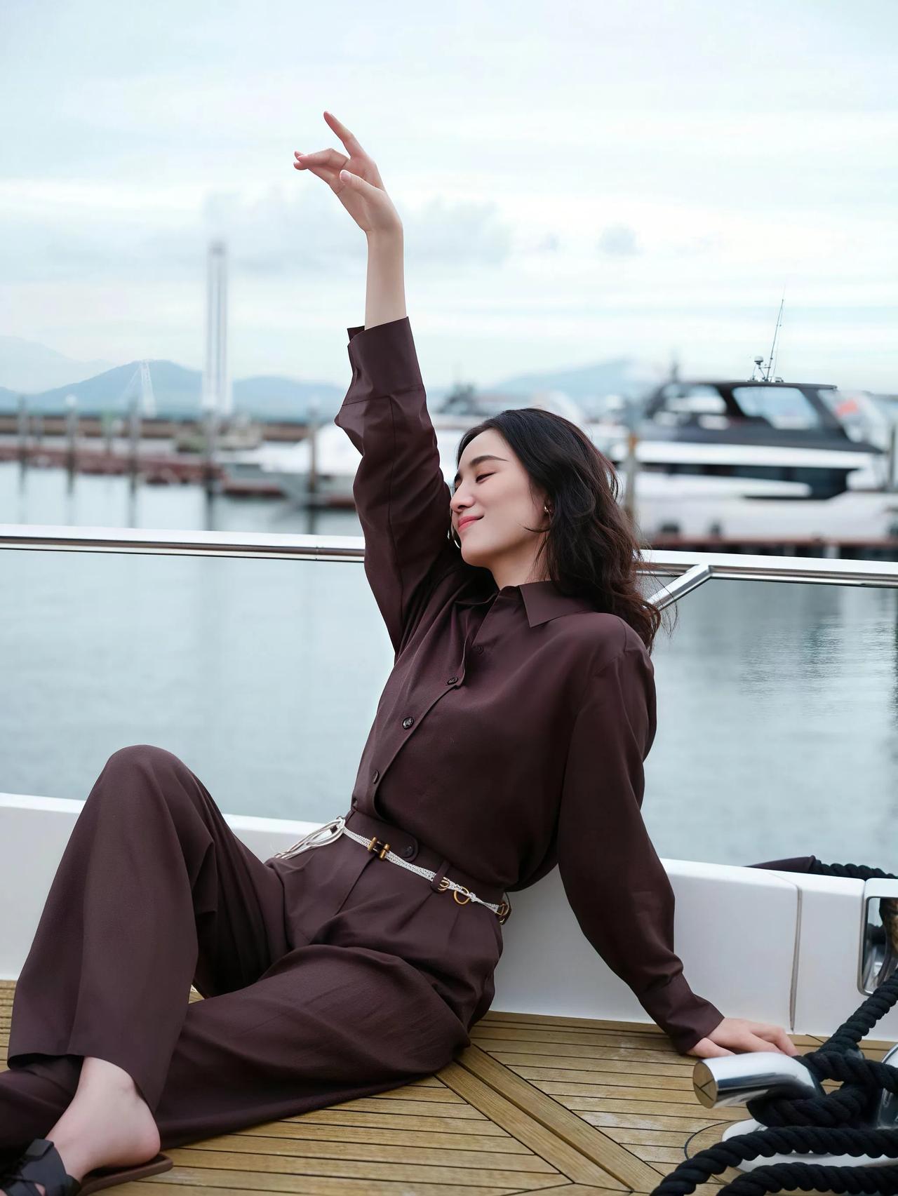 同一个角色，拿下三座视后，宋佳这是要封神？

《山花烂漫时》演张桂梅，飞天、金鹰
