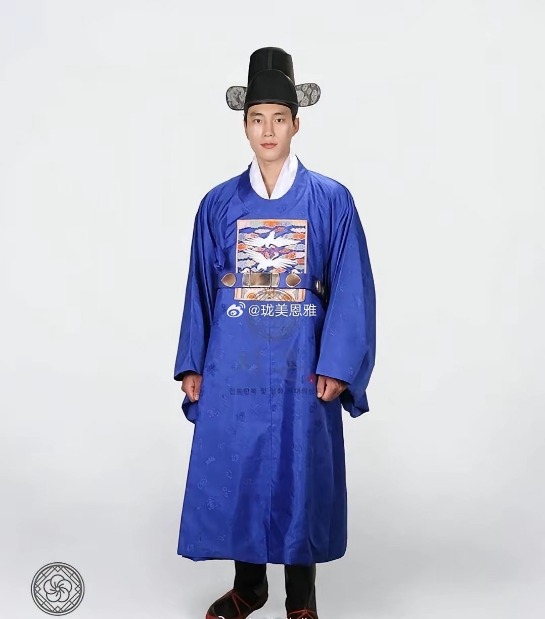 为什么明朝的革带传到韩国变成方形了？图1明图2韩，除了革带其他形制看着差不多 