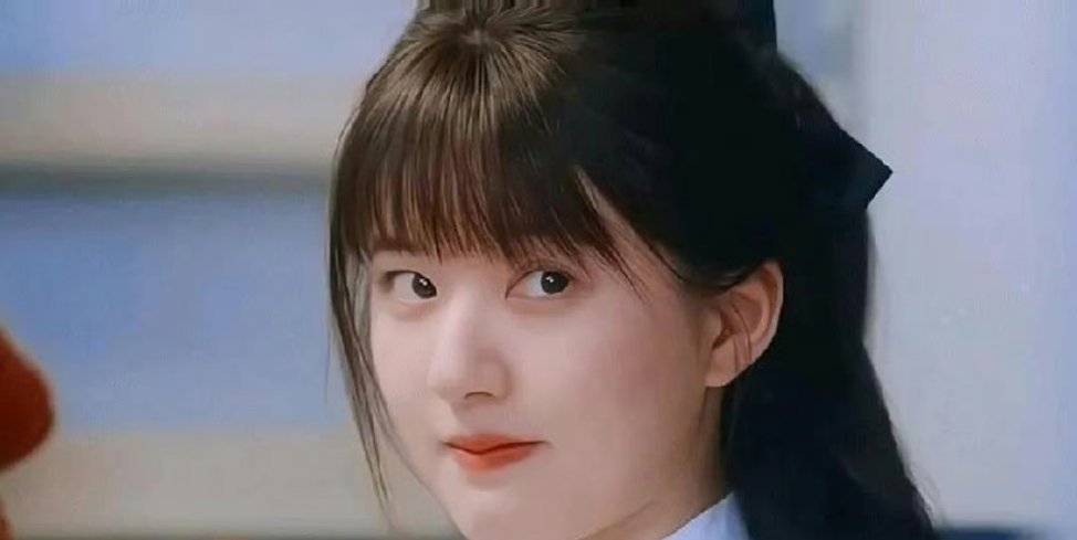 《偷偷藏不住》女主小时候找幼童演，男主却还是大人模样，这年龄差看着像父女，咋不换