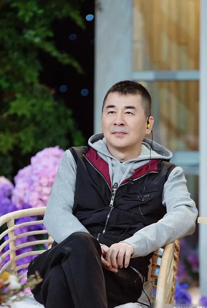 演员，蒋欣说，我们拍《甄嬛传》的时候，有一场戏来了很多记者，陈建斌当着很多记者的