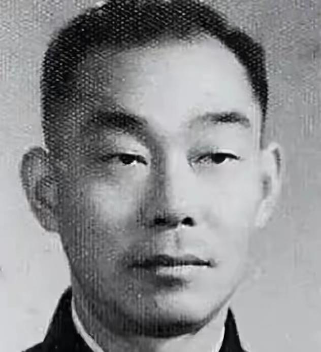 1949年上海解放，陈毅当市长，正愁找不到能镇住特务、黑帮的公安局长。陈赓笑着说