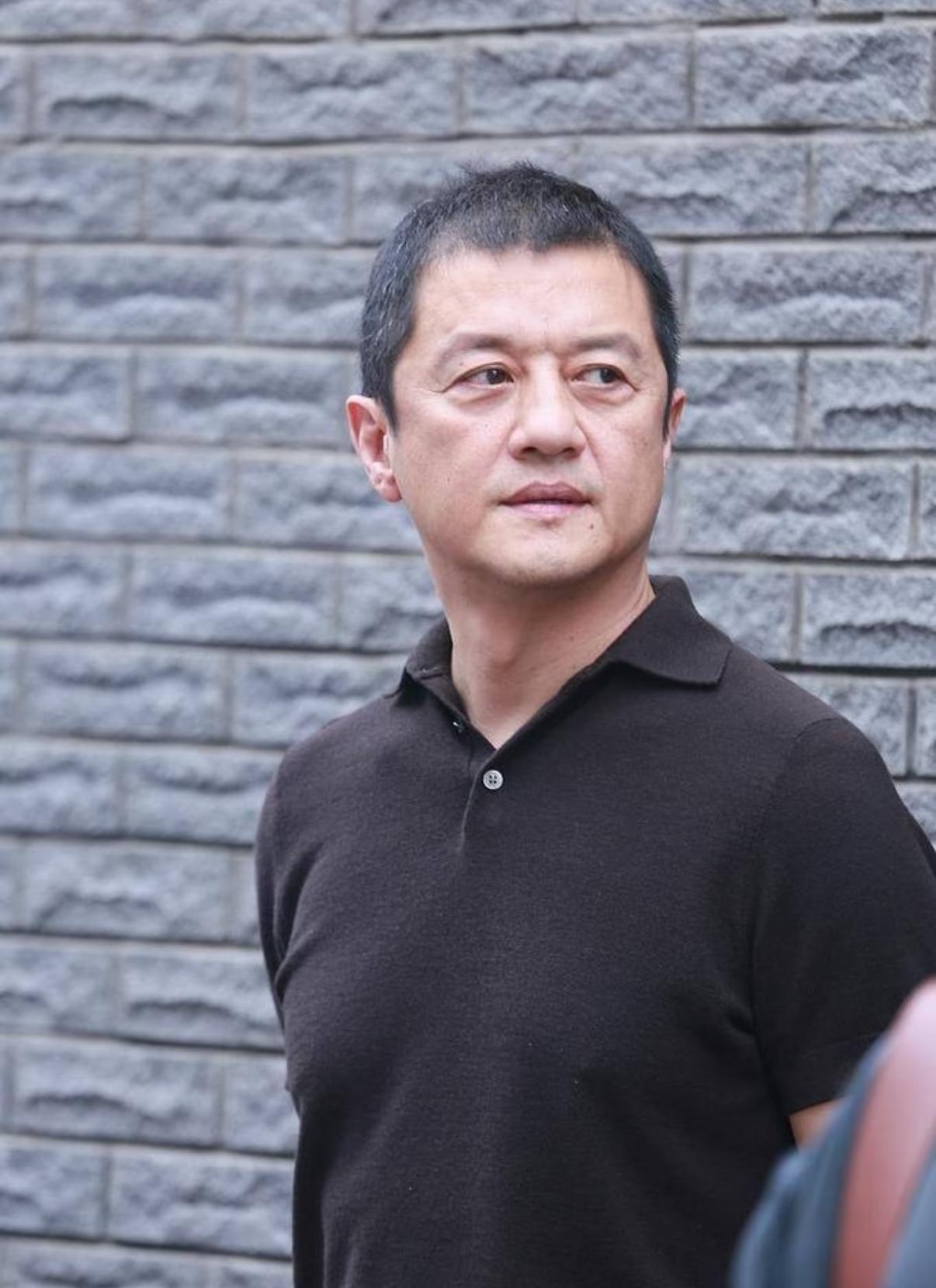 李亚鹏又上热搜了！

这次不是因为拍戏，也不是因为文旅项目翻车，而是悄悄成立了一