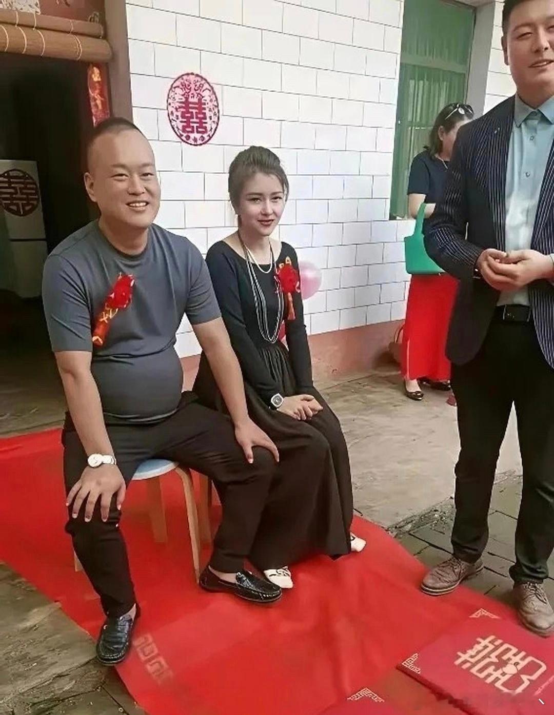 丈母娘这样的长相，估计新娘更漂亮吧。 