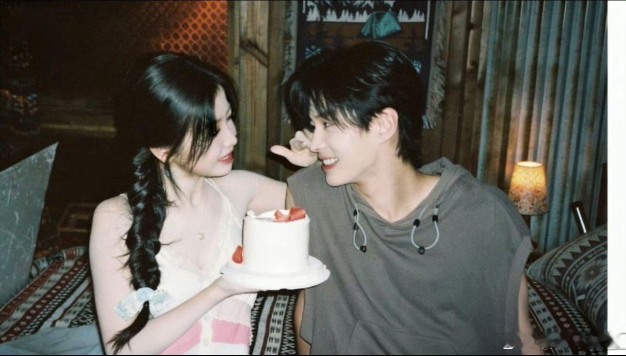 双轨还有售后 虞书欣何与来了  这个双轨怎么看都有面！！ 