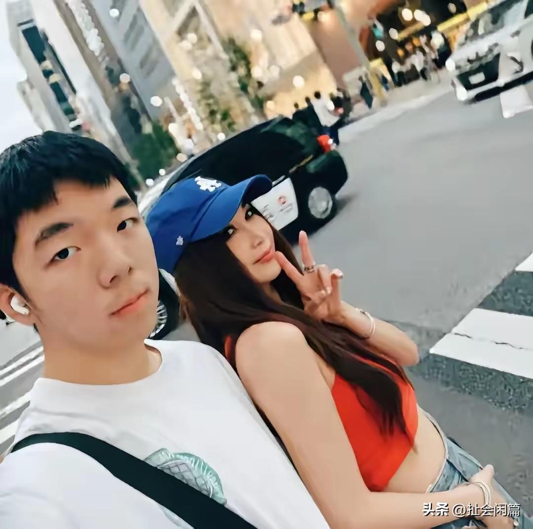 姐姐60了，一辈子都是露腰露腿的，从来就没有正经穿过一件捂严实的衣服，所以她自己