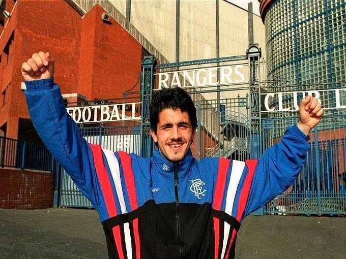 不去苏格兰踢球，我爸说要揍我。
 
说这话的，是意大利传奇后腰加图索。19岁那年