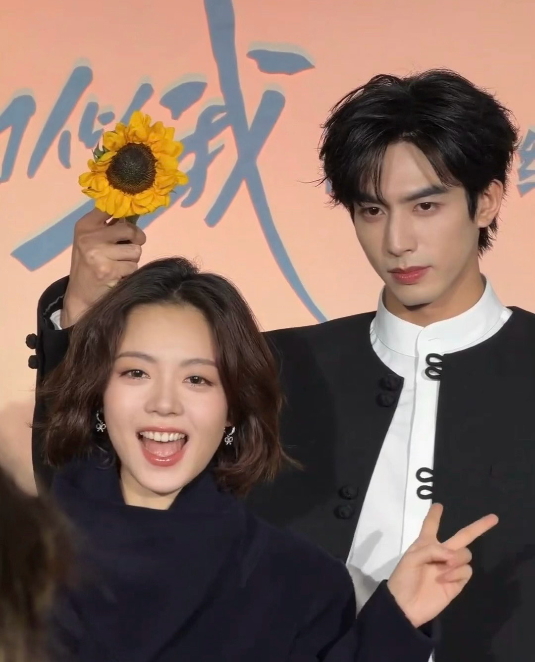 宝子你继续掰花！宝子你继续娇羞！ 